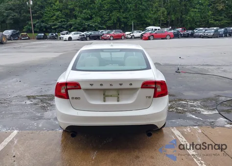 2012 Volvo S60 T5 z USA, uszkodzony, nr VIN YV1622FS3C2114909